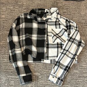 Forever 21 womens cropped two tone  Black and White Plaid Button Down Shirt